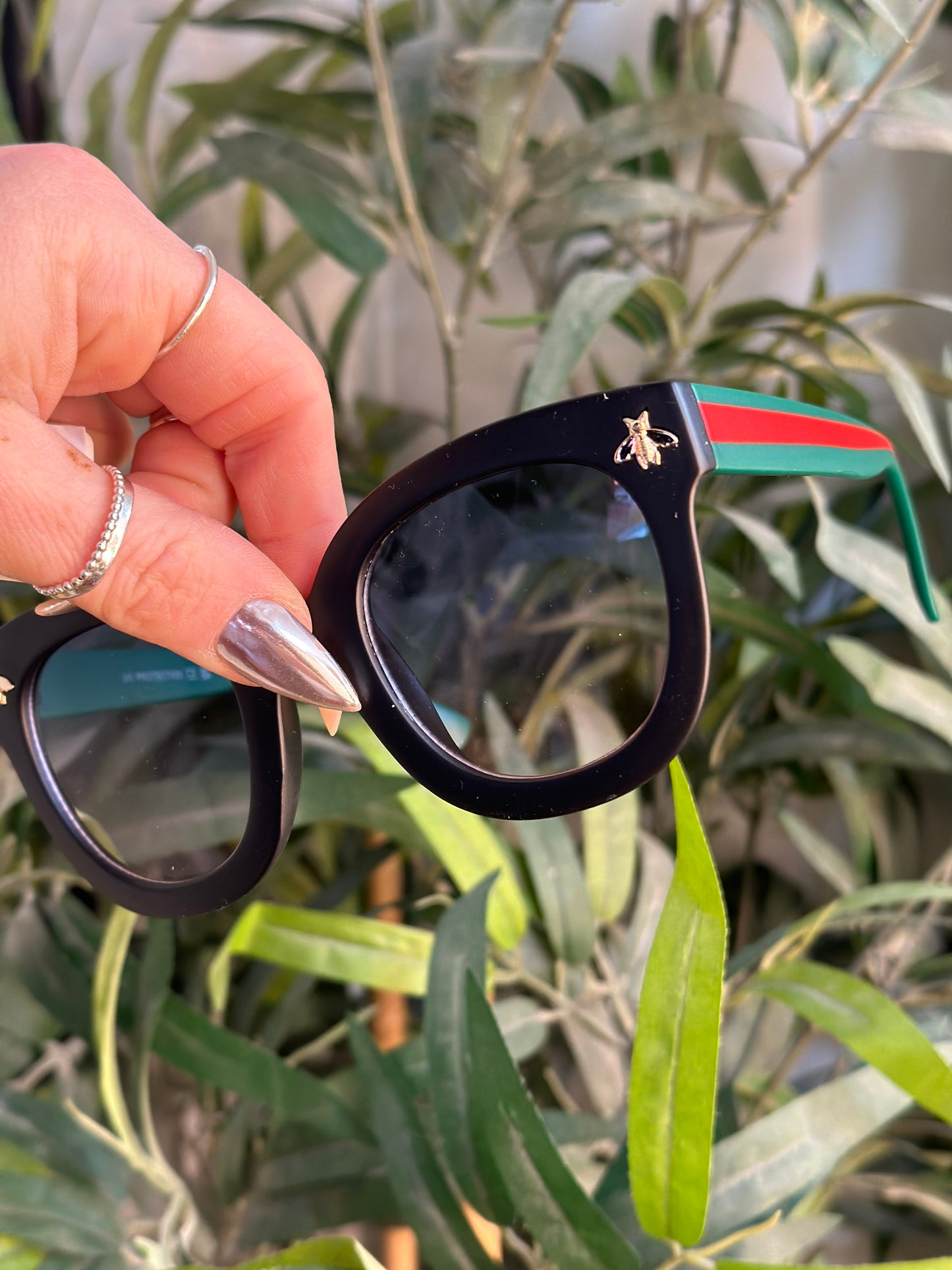 Retro Round Sunglasses With Gold Bee