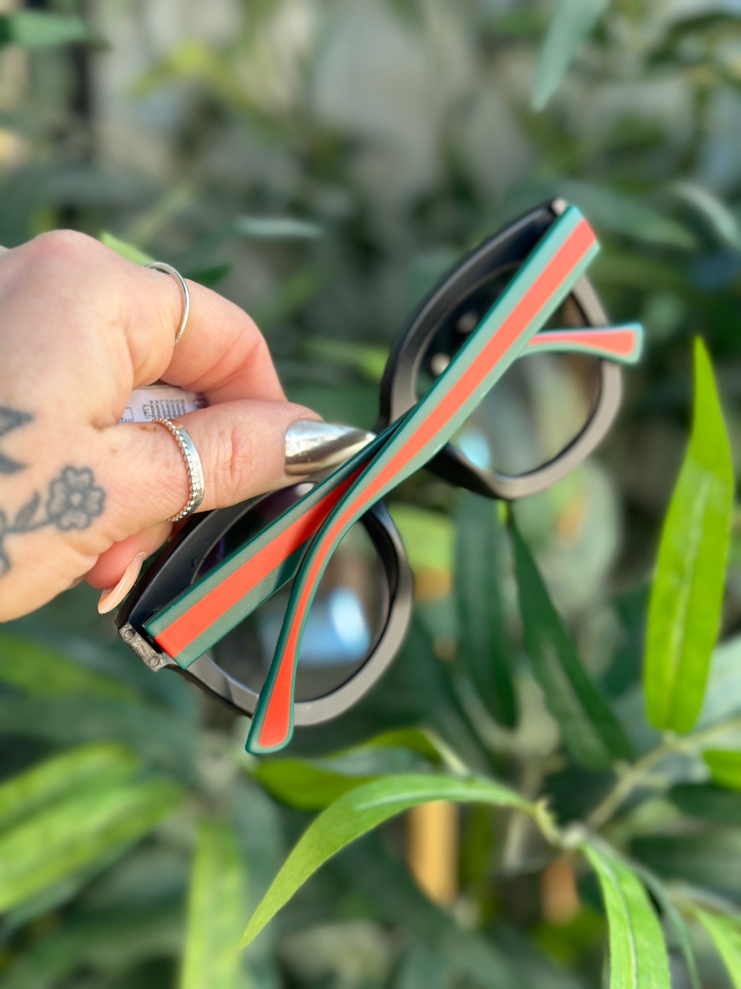 Retro Round Sunglasses With Gold Bee