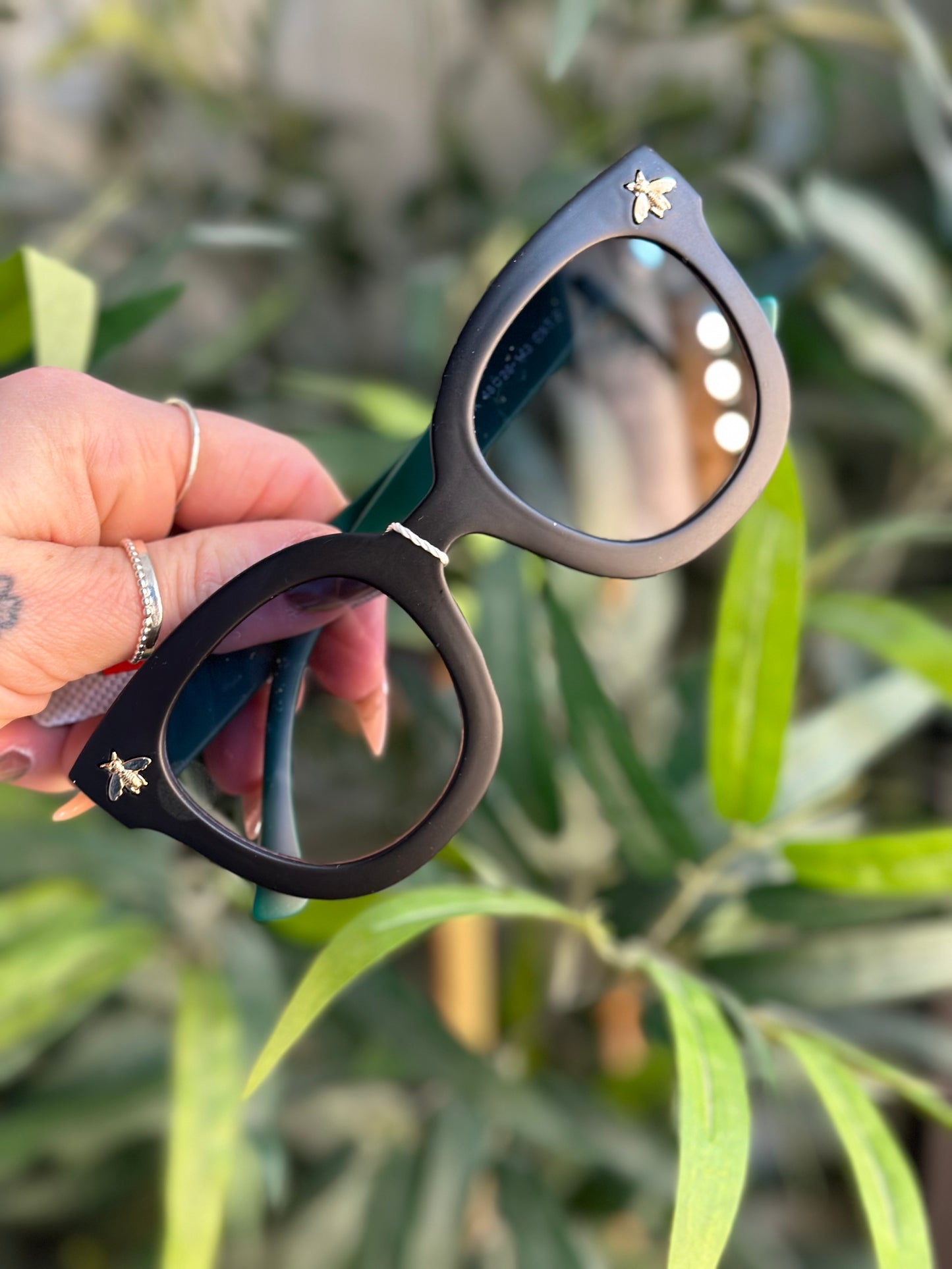 Retro Round Sunglasses With Gold Bee