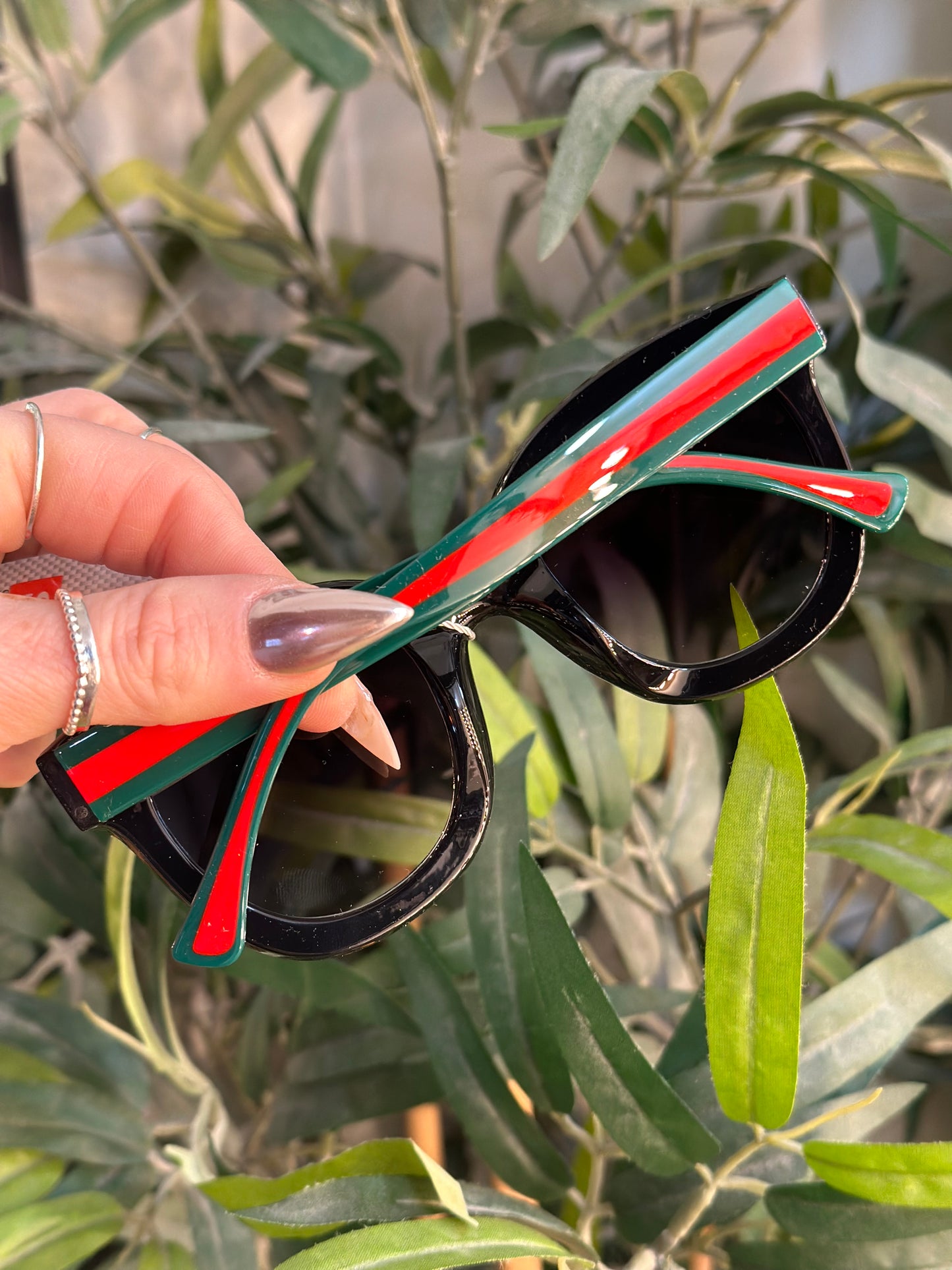Retro Round Sunglasses With Gold Bee
