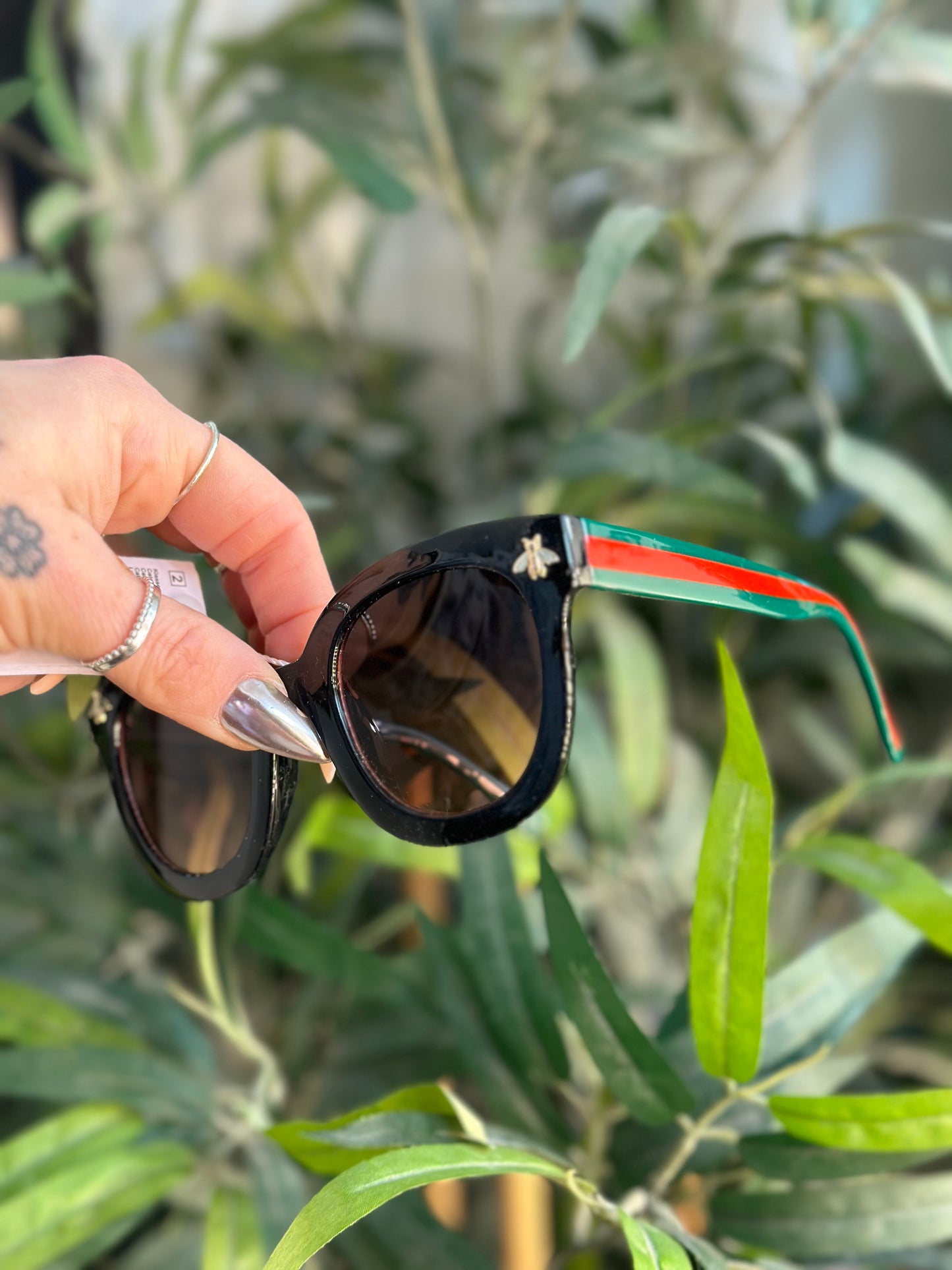 Retro Round Sunglasses With Gold Bee