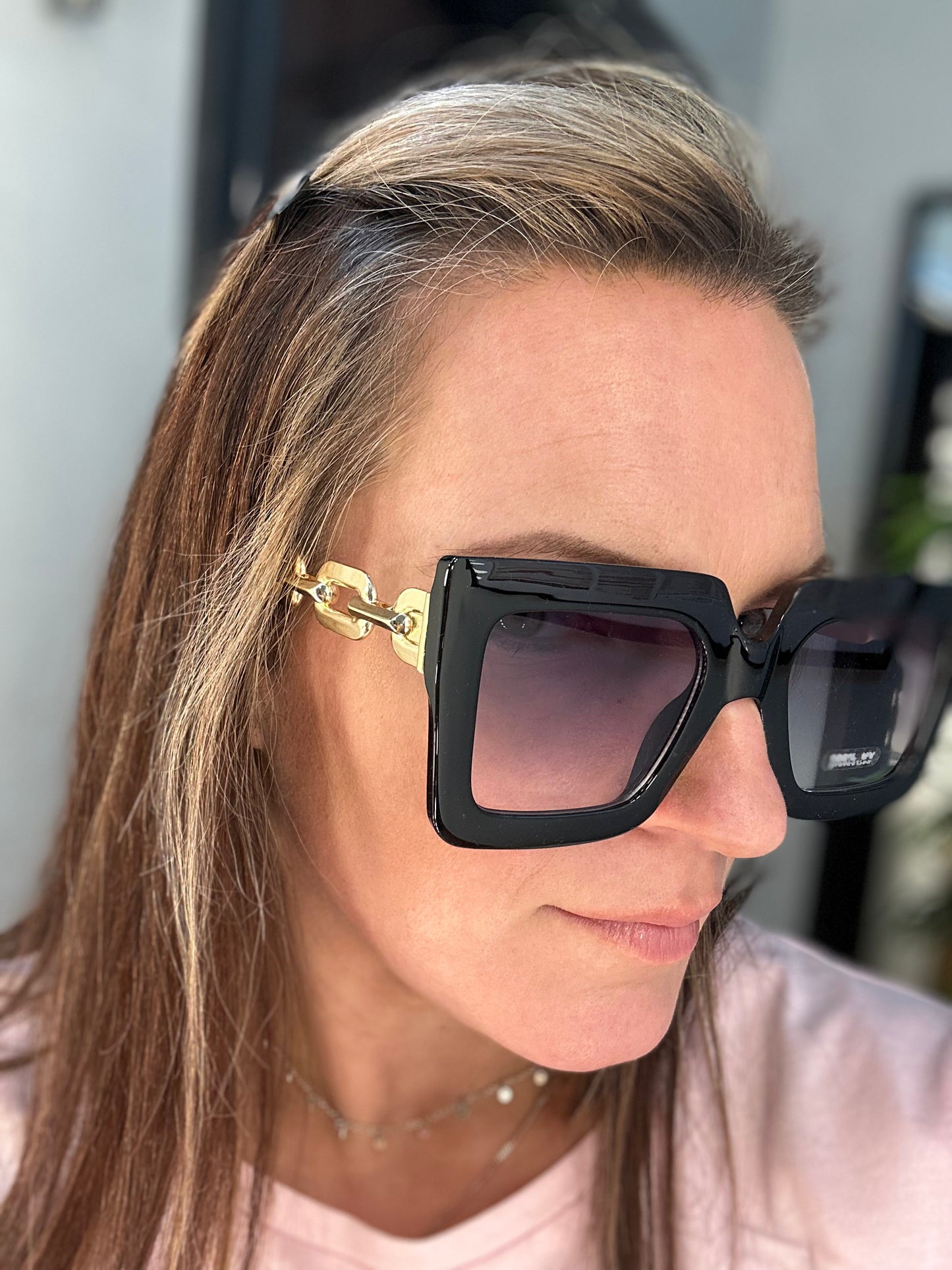 ICHI Hussa Sunglasses Black With Gold