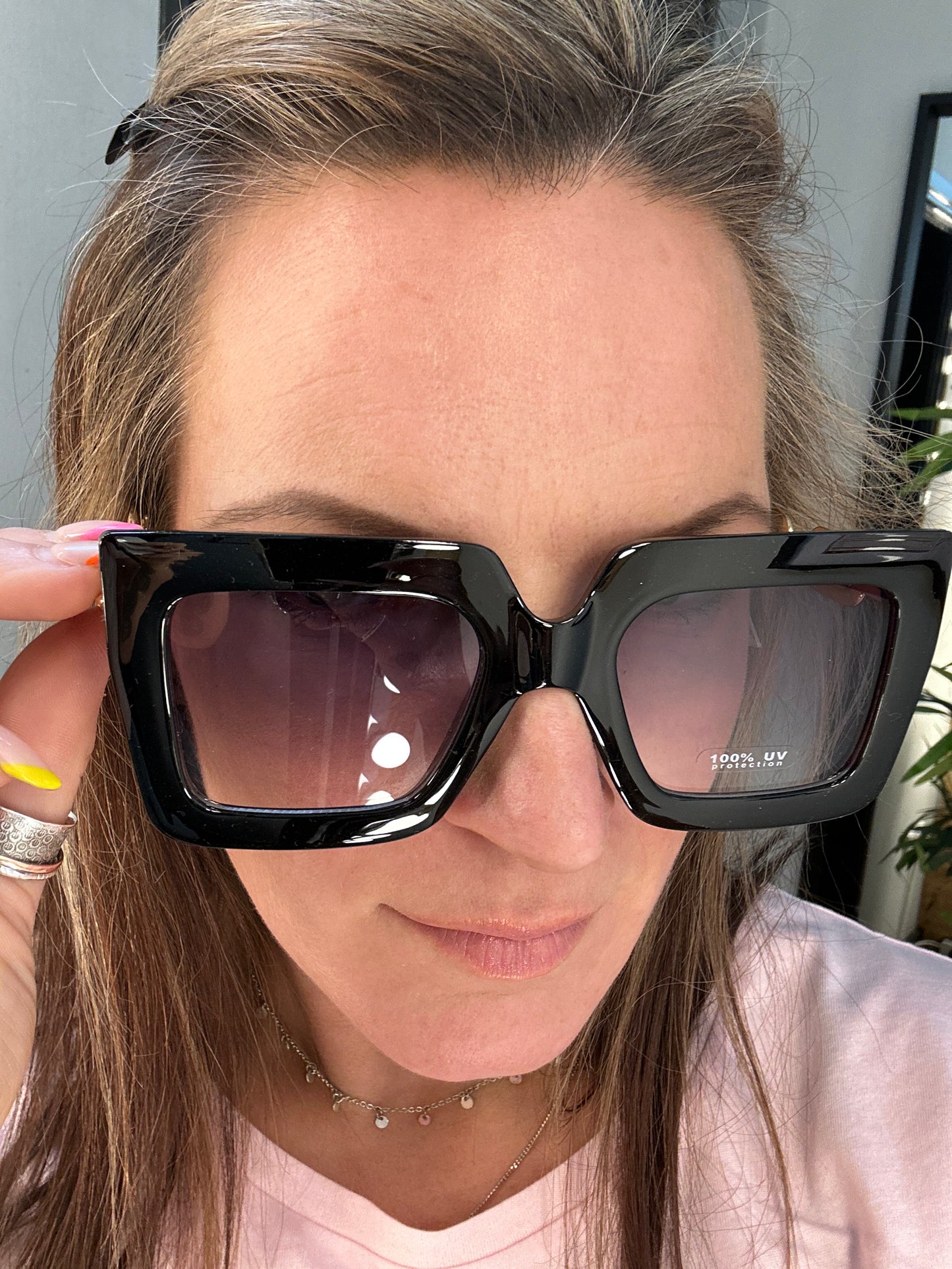 ICHI Hussa Sunglasses Black With Gold